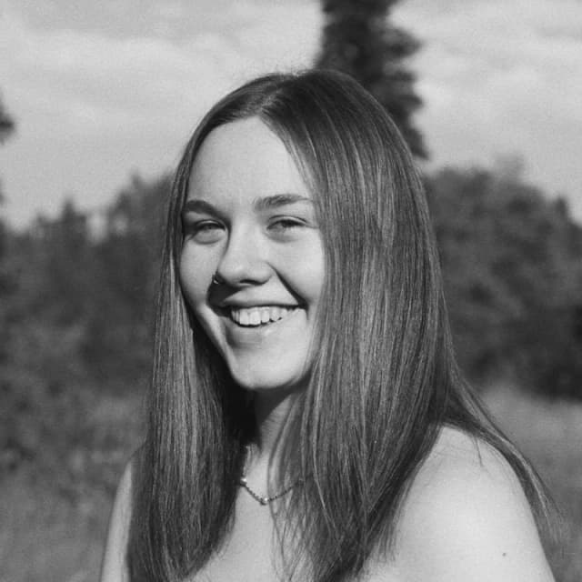 Emma Whitten, licensed cosmetologist based in Spokane, WA